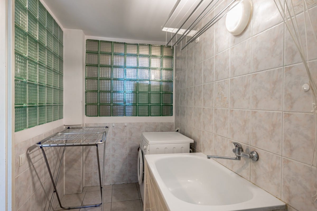 Dom 8 pokojowe na Sprzedaż