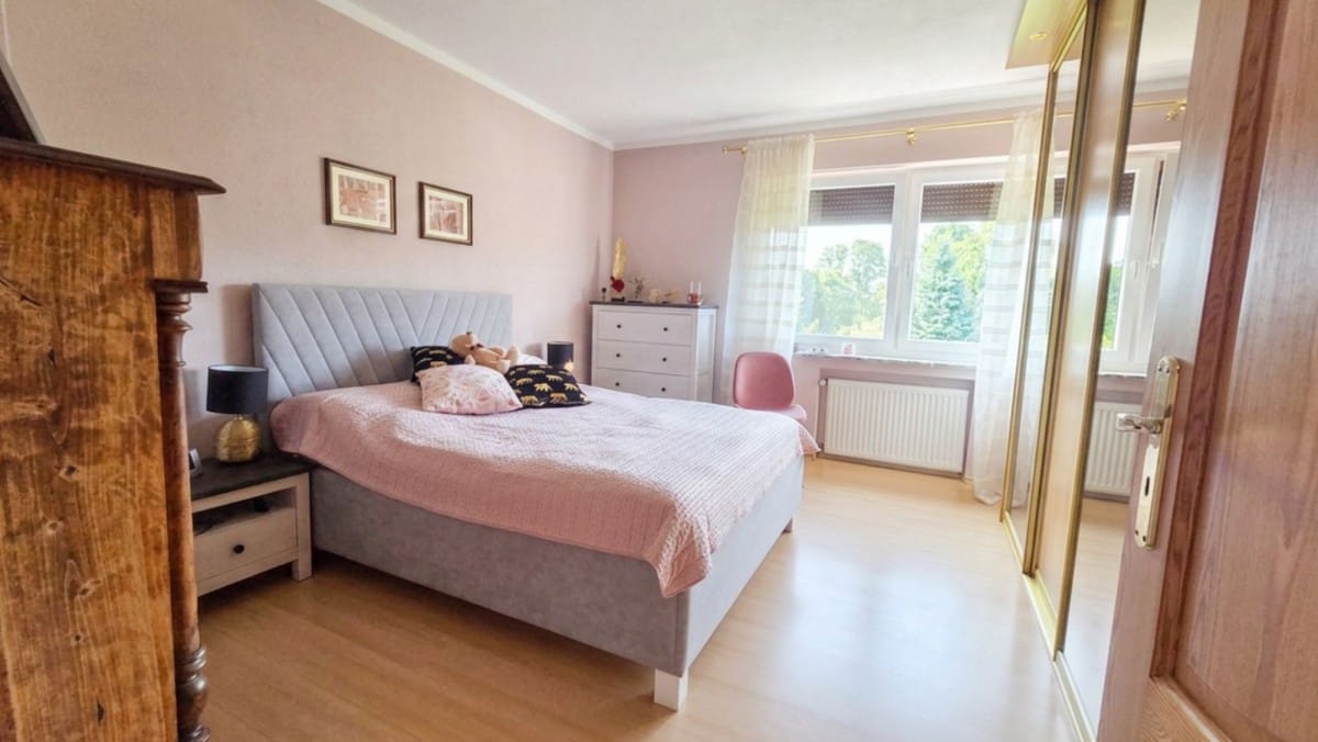 Dom 8 pokojowe na Sprzedaż