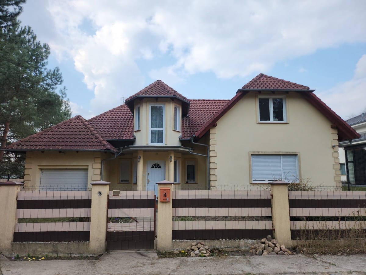 Dom 9 pokojowe na Sprzedaż