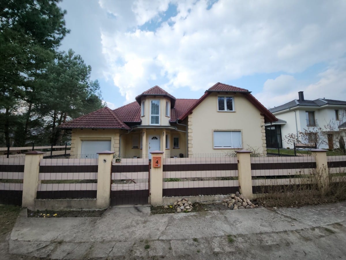 Dom 9 pokojowe na Sprzedaż