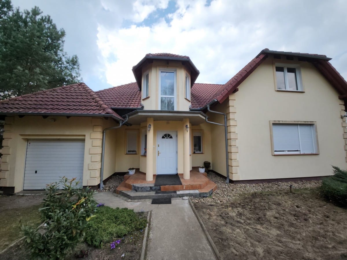 Dom 9 pokojowe na Sprzedaż