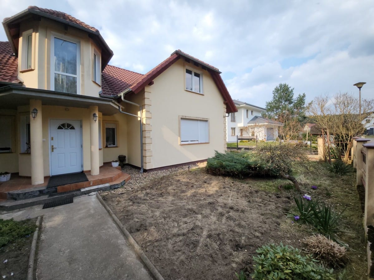 Dom 9 pokojowe na Sprzedaż