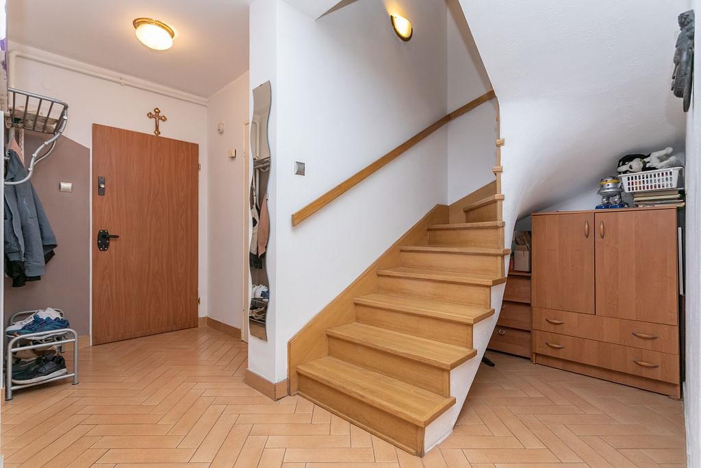 Dom 5 pokojowe na Sprzedaż