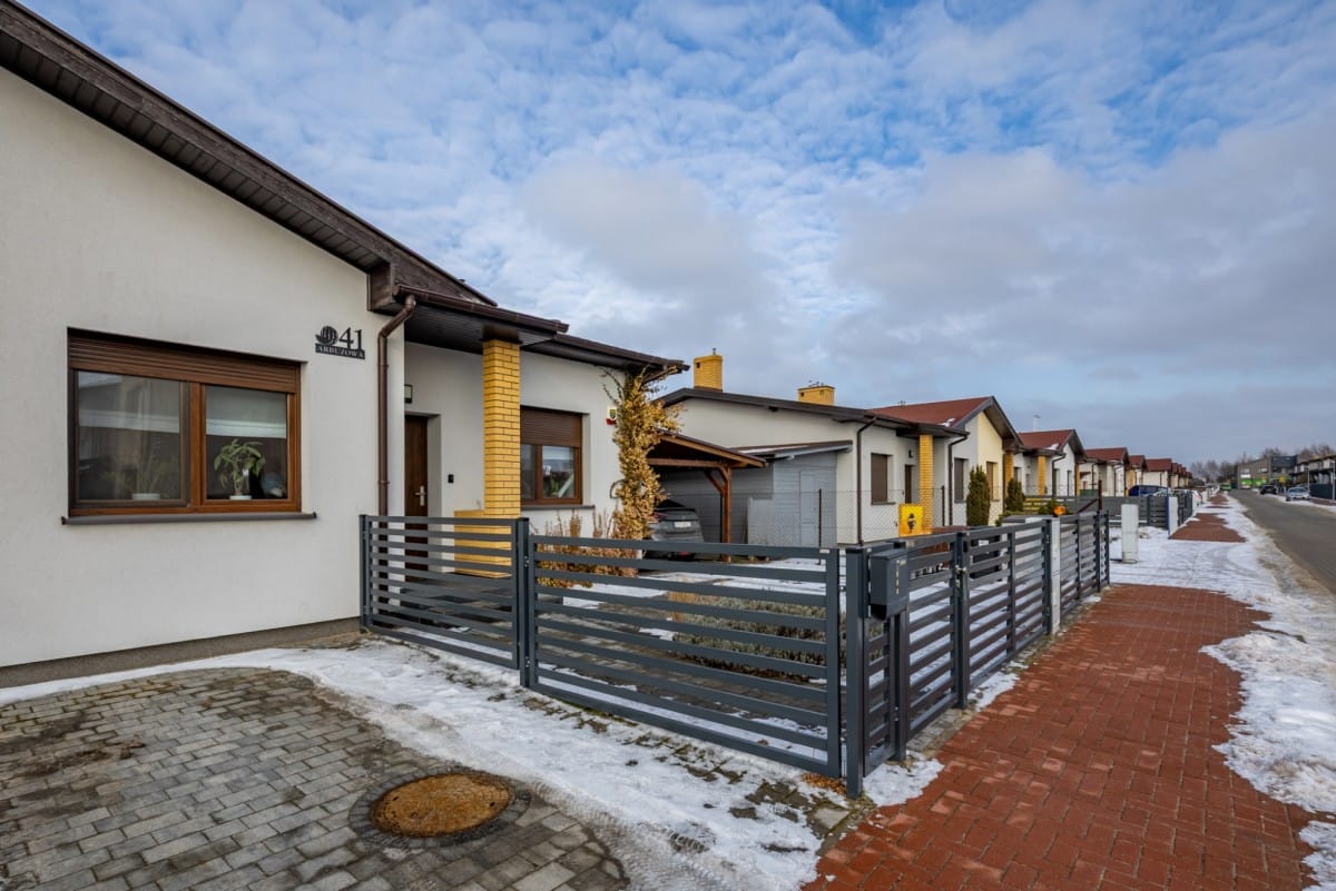 Dom 4 pokojowe na Sprzedaż