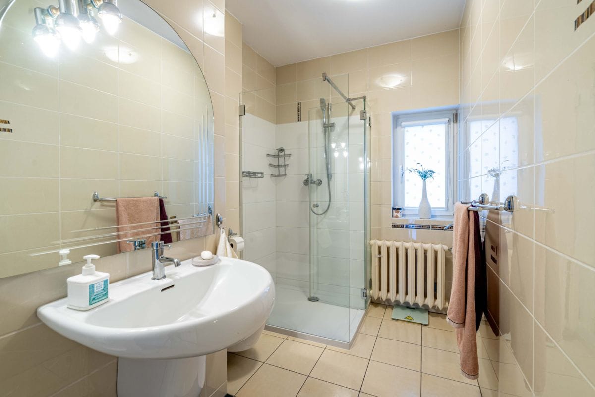 Dom 8 pokojowe na Sprzedaż