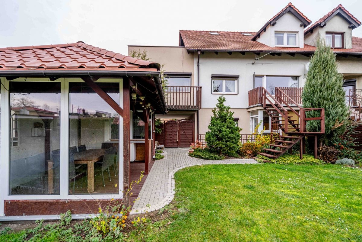 Dom 8 pokojowe na Sprzedaż