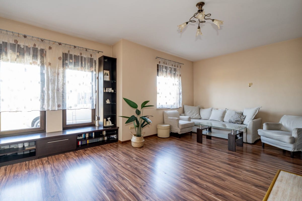 Dom 5 pokojowe na Sprzedaż