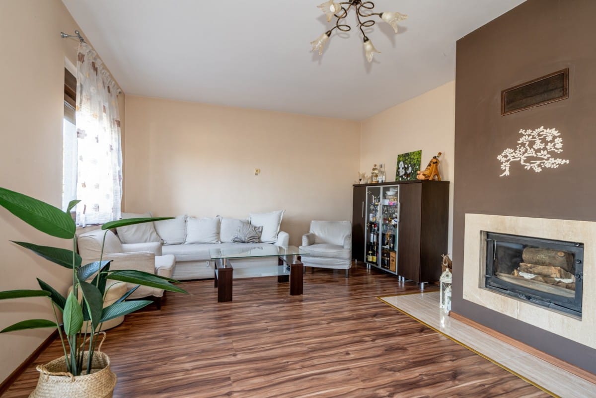 Dom 5 pokojowe na Sprzedaż