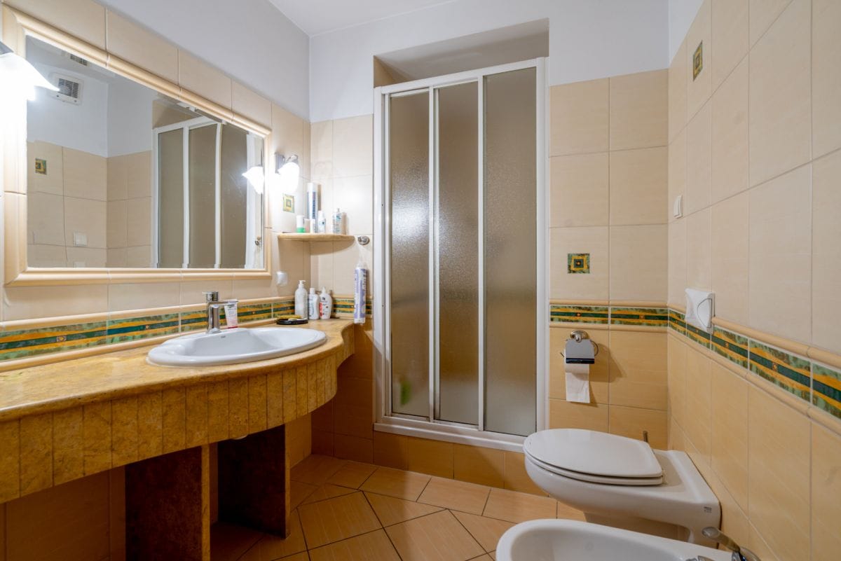 Dom 6 pokojowe na Sprzedaż