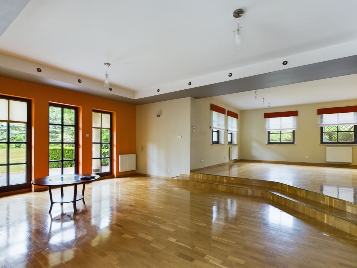 Dom 6 pokojowe na Sprzedaż