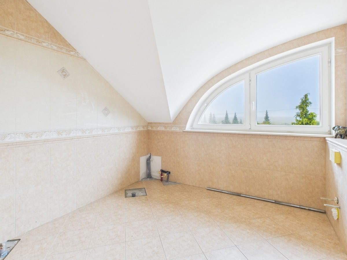 Dom 7 pokojowe na Sprzedaż