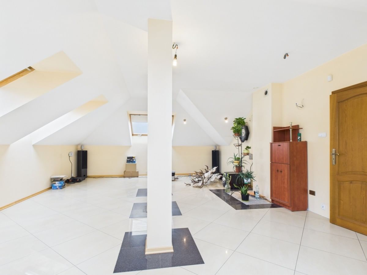 Dom 7 pokojowe na Sprzedaż