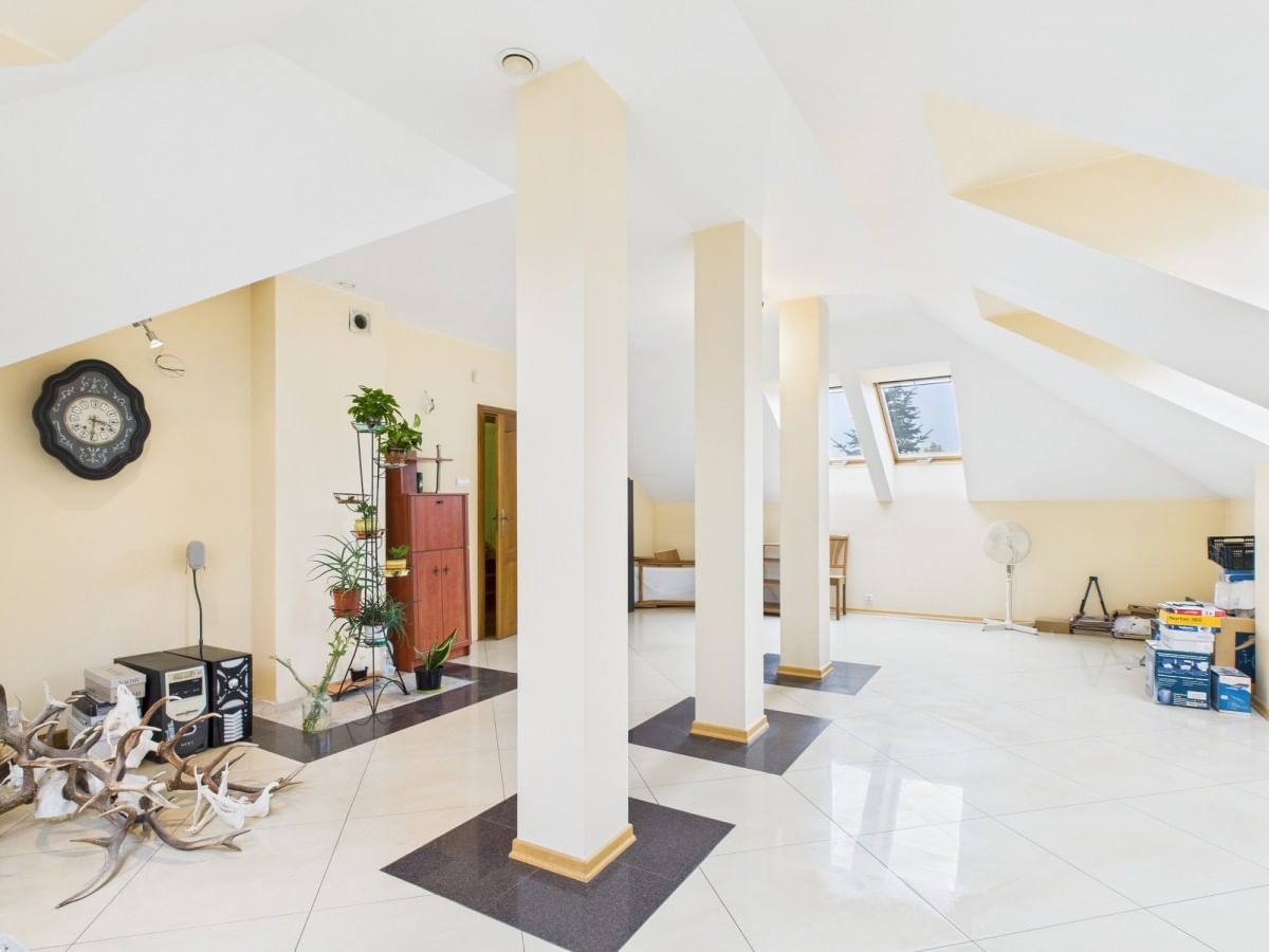 Dom 7 pokojowe na Sprzedaż