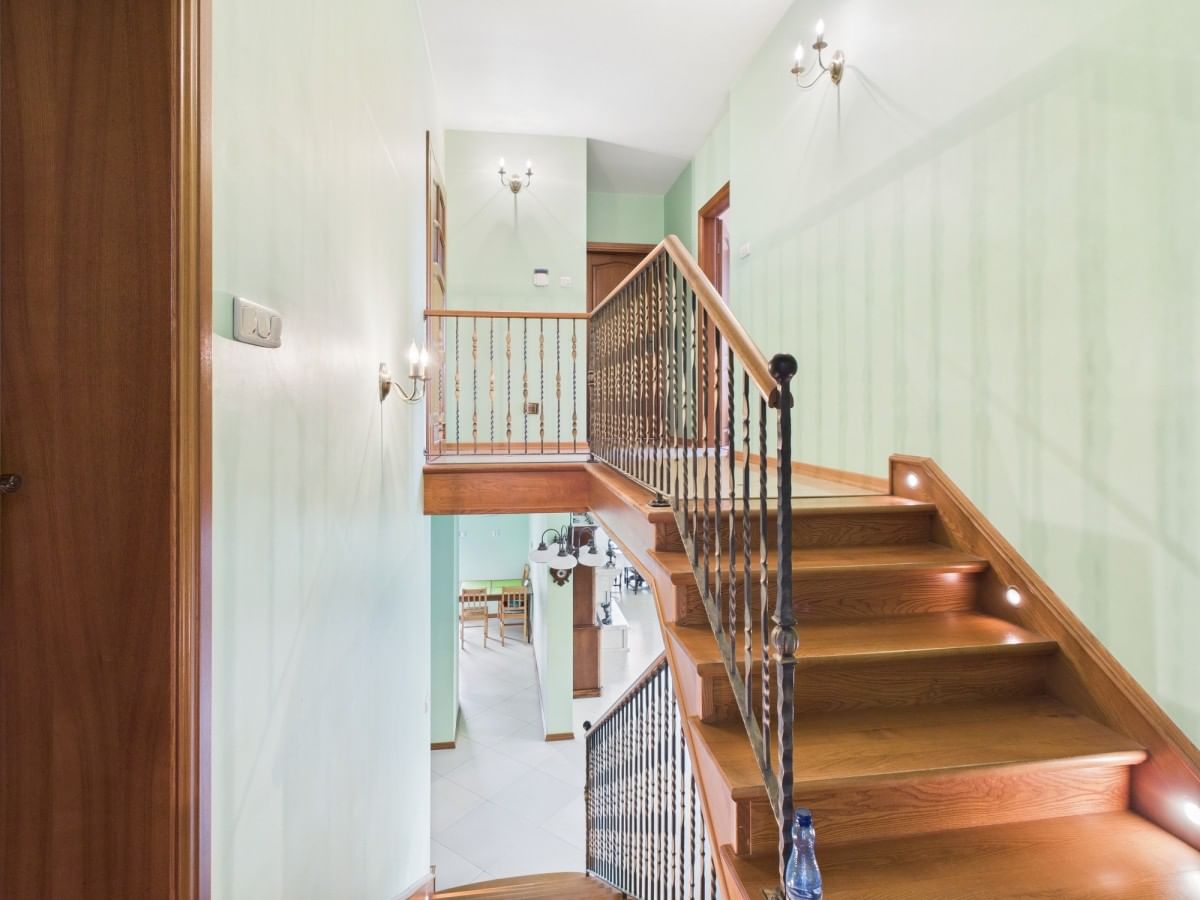 Dom 7 pokojowe na Sprzedaż