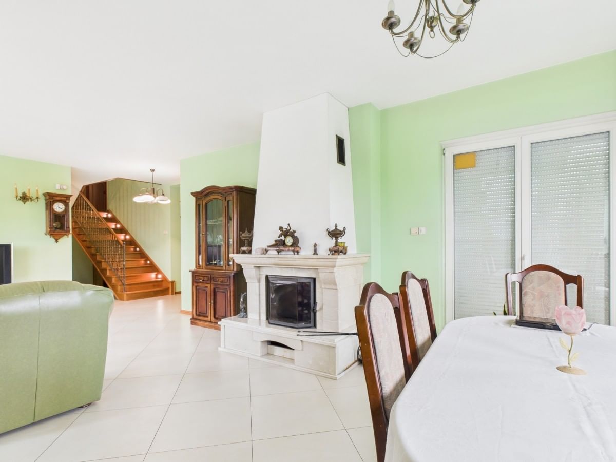 Dom 7 pokojowe na Sprzedaż