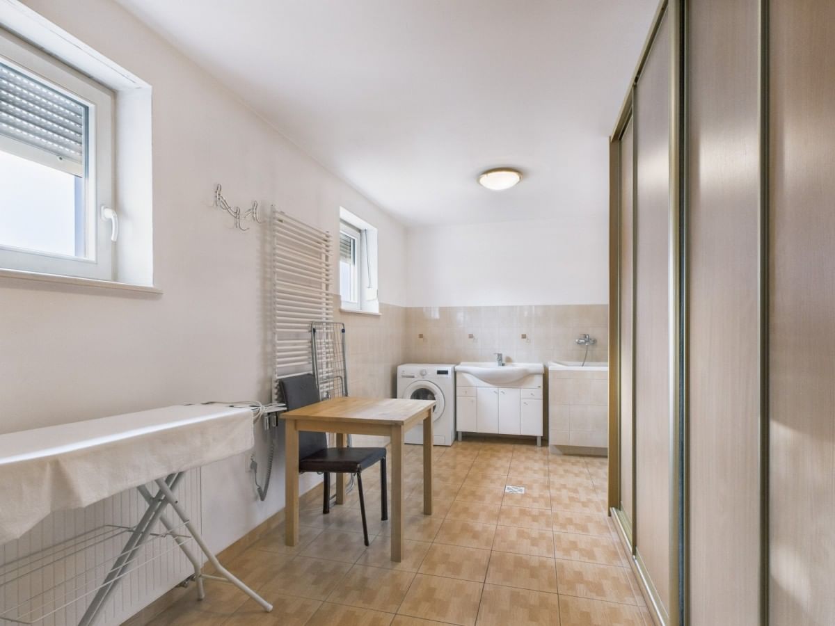 Dom 7 pokojowe na Sprzedaż