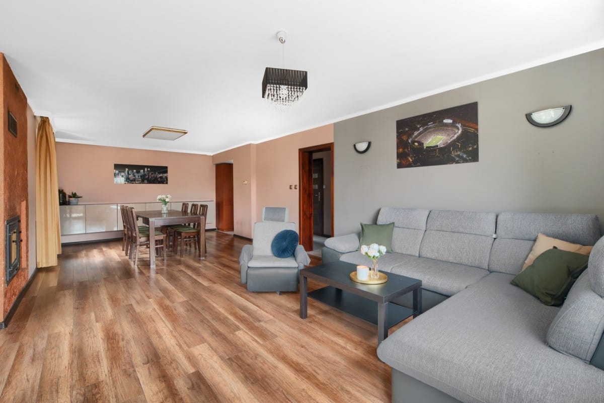 Dom 5 pokojowe na Sprzedaż