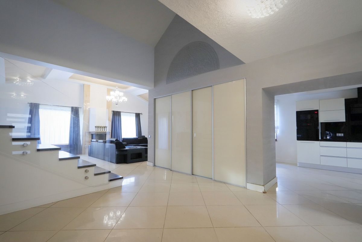 Dom 7 pokojowe na Sprzedaż