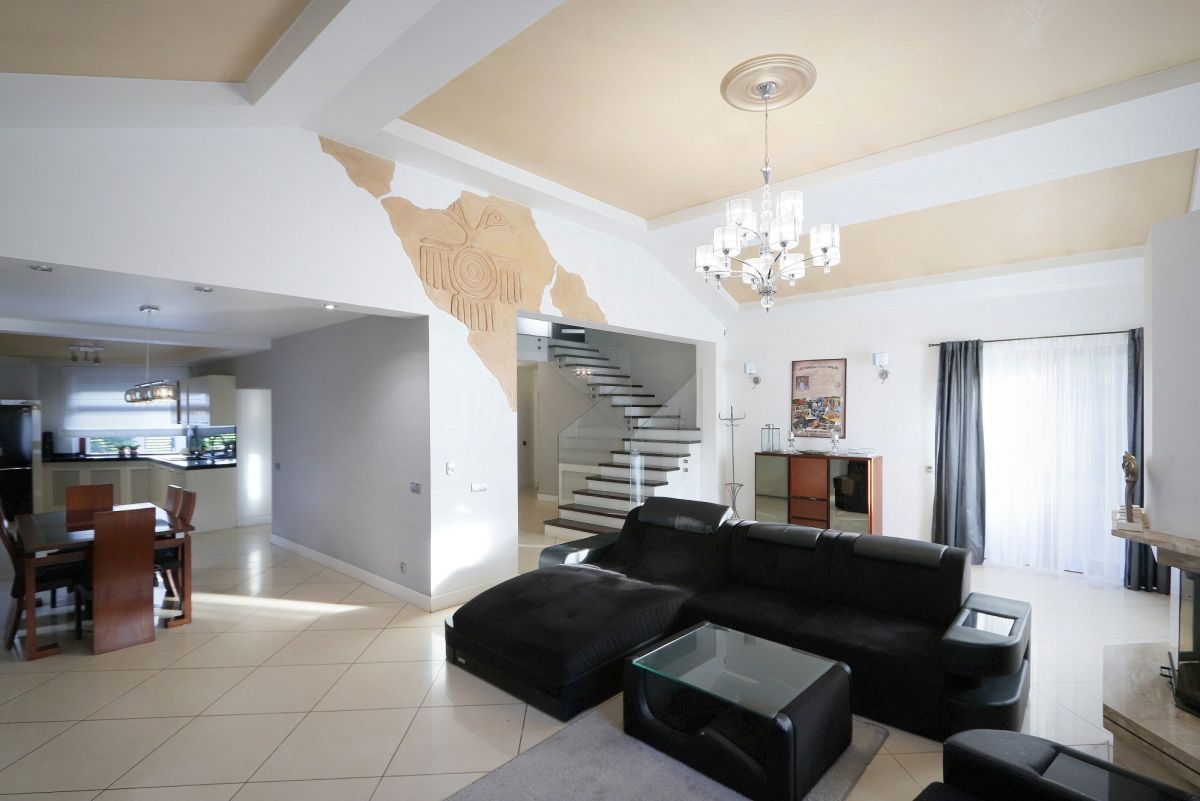 Dom 7 pokojowe na Sprzedaż