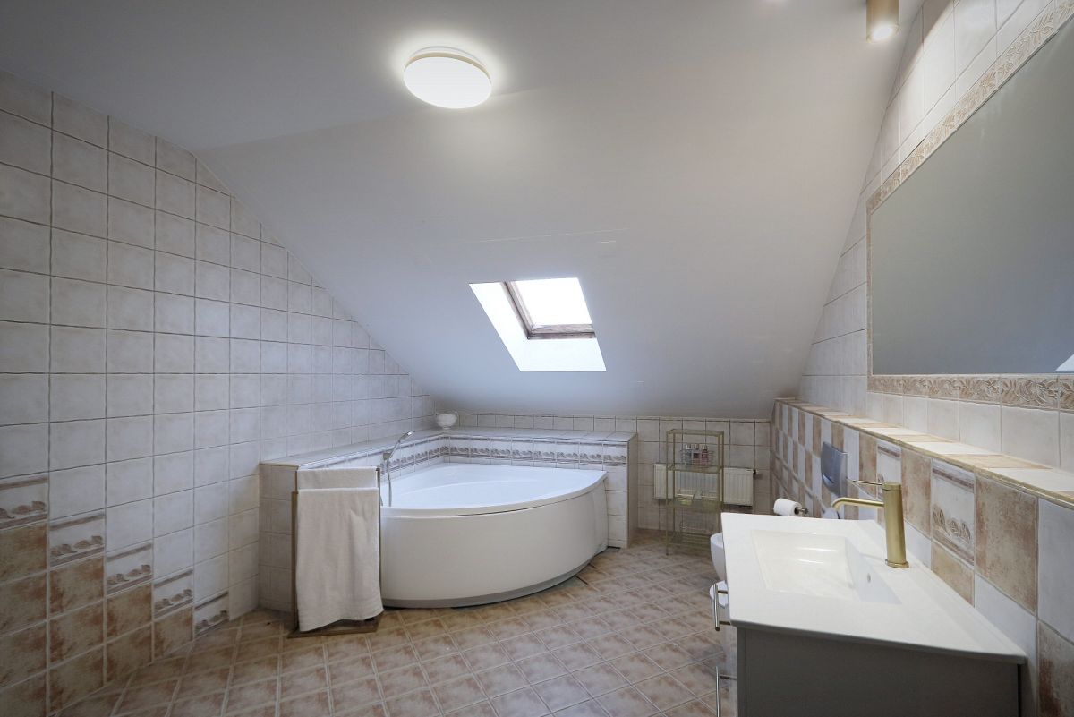 Dom 7 pokojowe na Sprzedaż