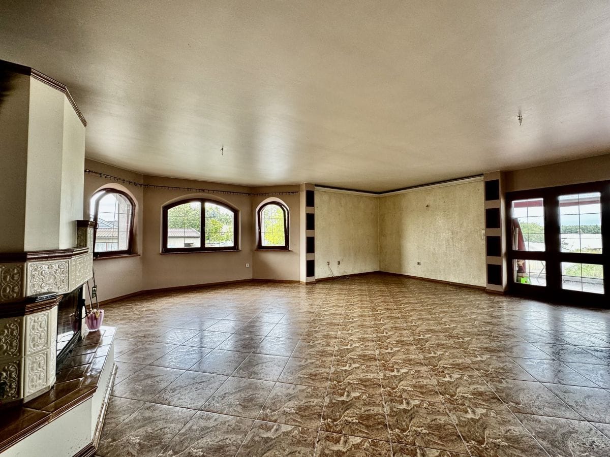 Dom 5 pokojowe na Sprzedaż