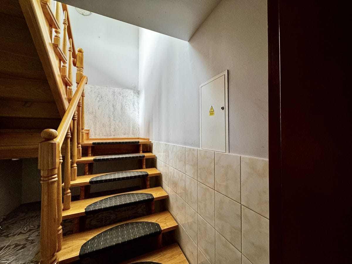 Dom 5 pokojowe na Sprzedaż