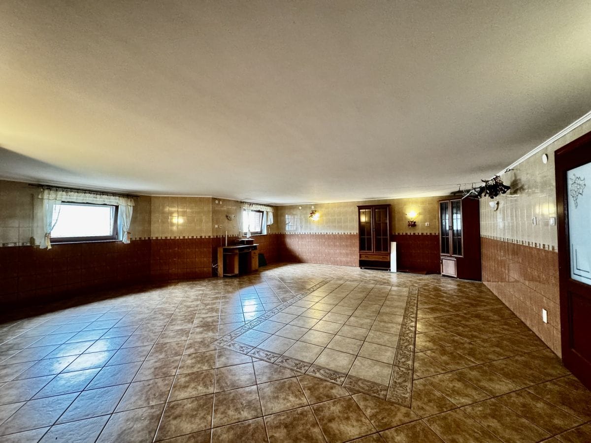 Dom 5 pokojowe na Sprzedaż