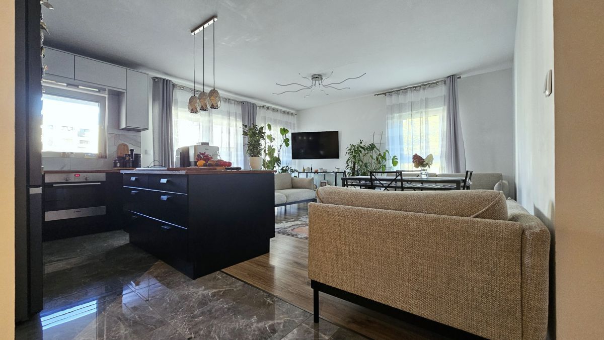 Mieszkanie 4 pokojowe na Sprzedaż