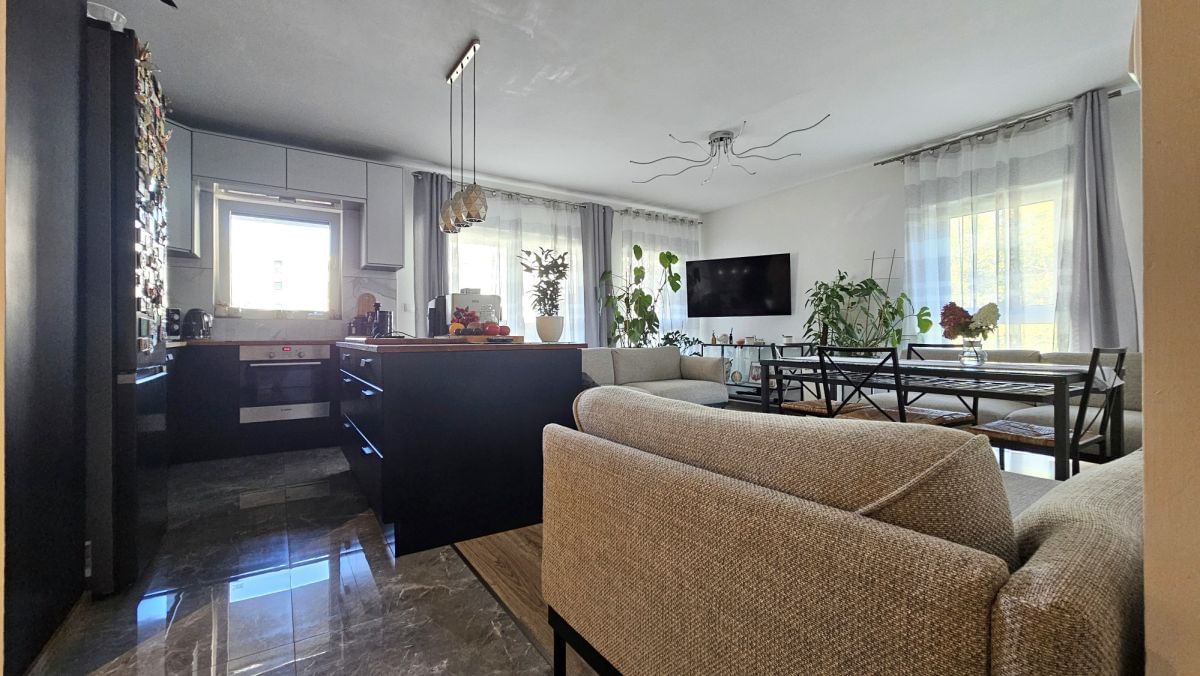 Mieszkanie 4 pokojowe na Sprzedaż