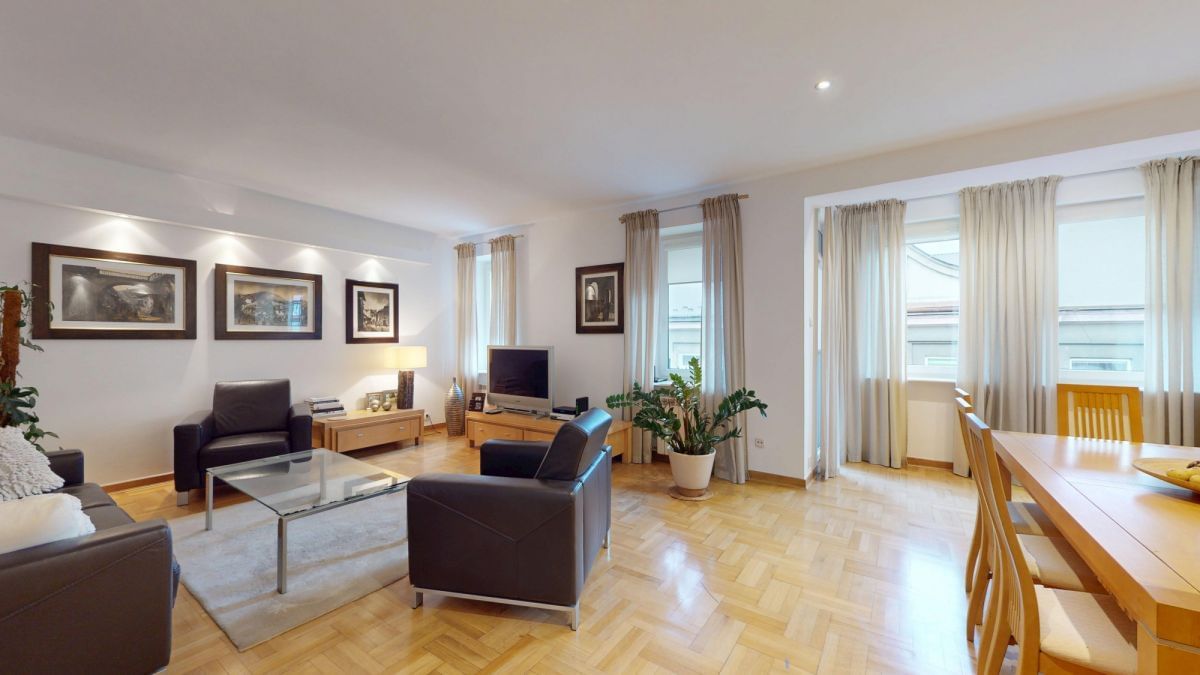 Mieszkanie 6 pokojowe na Sprzedaż