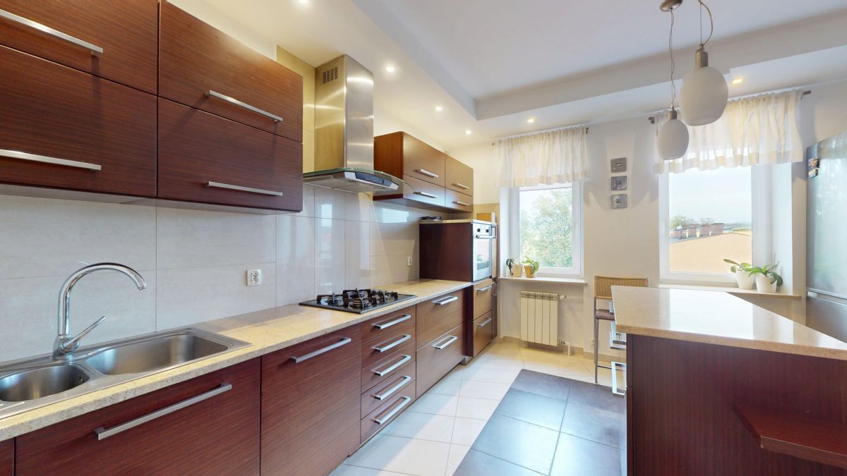 Mieszkanie 6 pokojowe na Sprzedaż