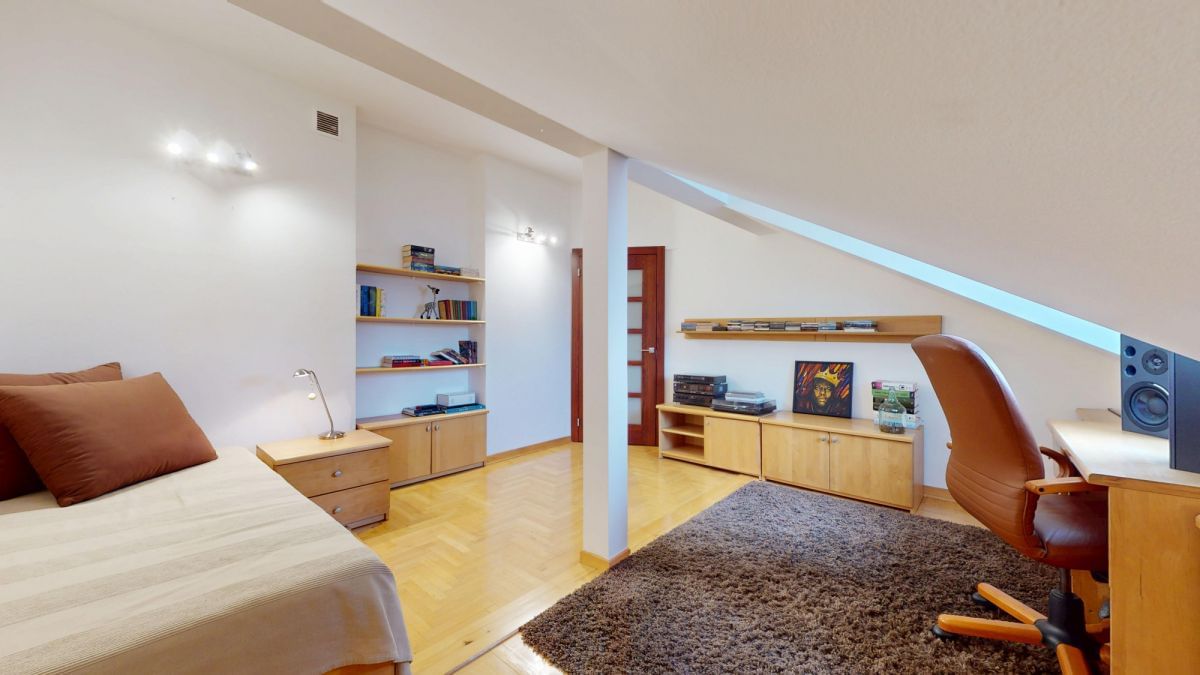 Mieszkanie 6 pokojowe na Sprzedaż