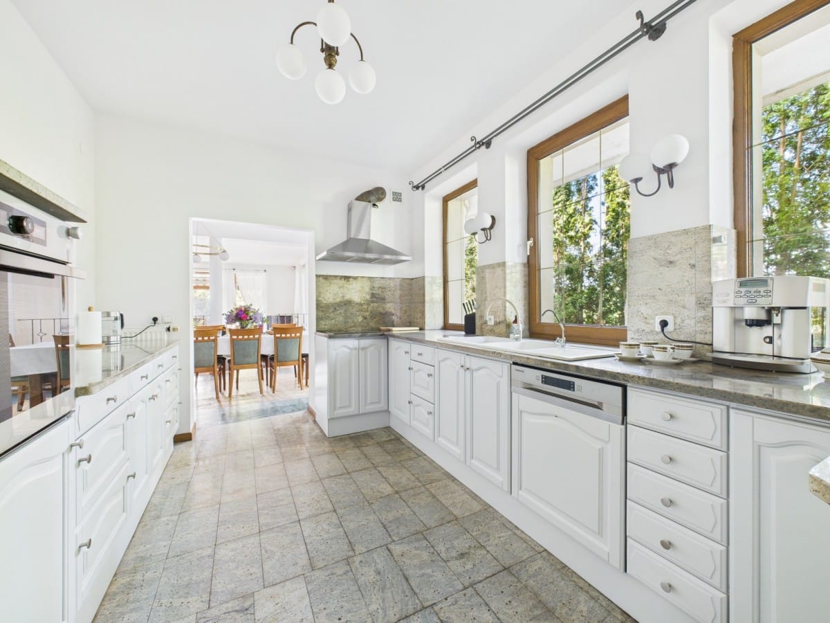 Dom 10 pokojowe na Sprzedaż