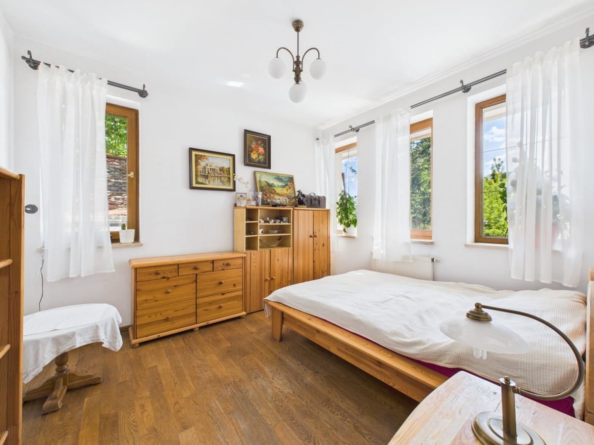 Dom 10 pokojowe na Sprzedaż