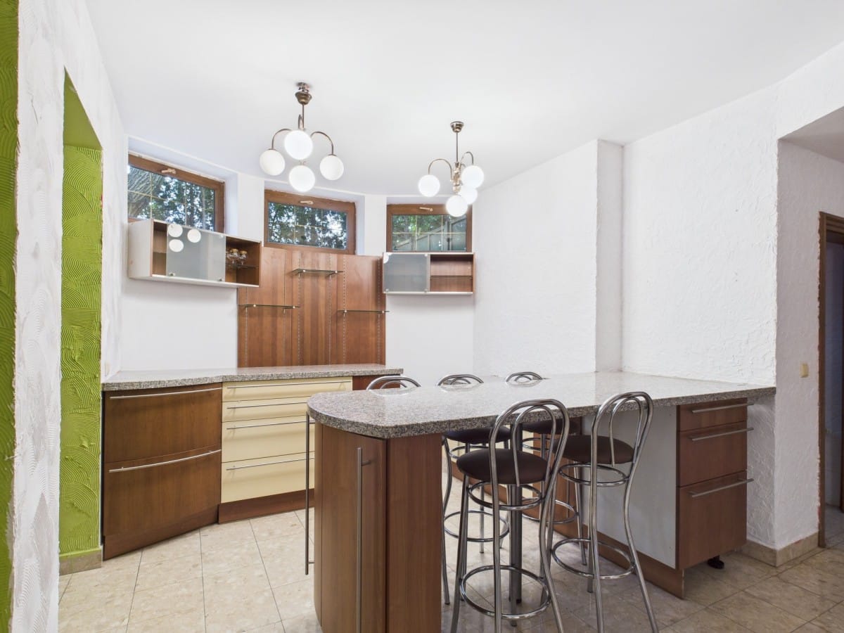 Dom 10 pokojowe na Sprzedaż