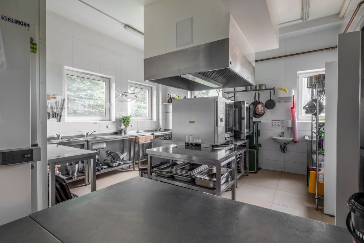 Dom 20 pokojowe na Sprzedaż