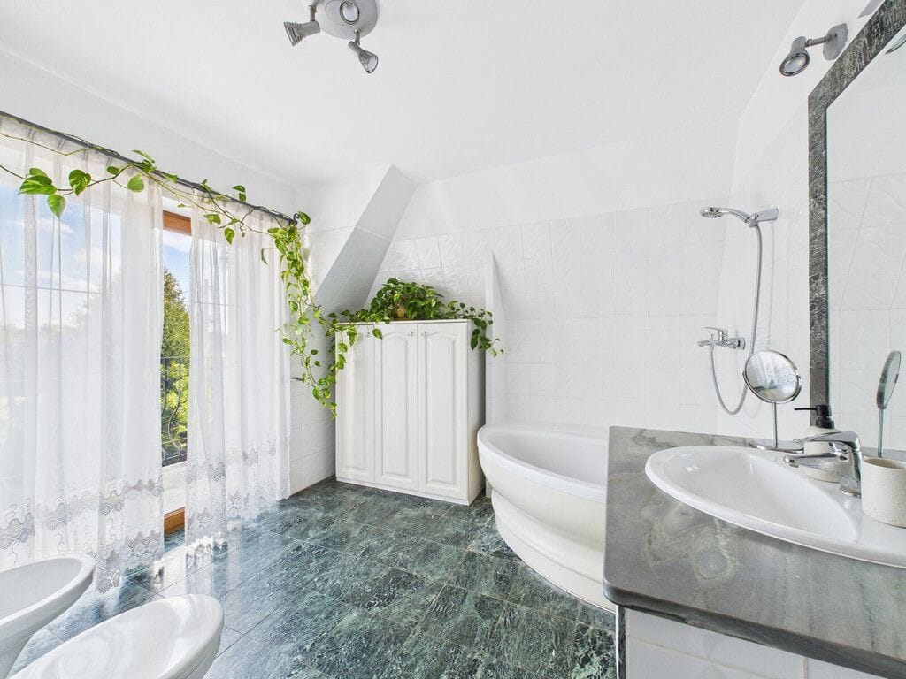 Dom 10 pokojowe na Sprzedaż