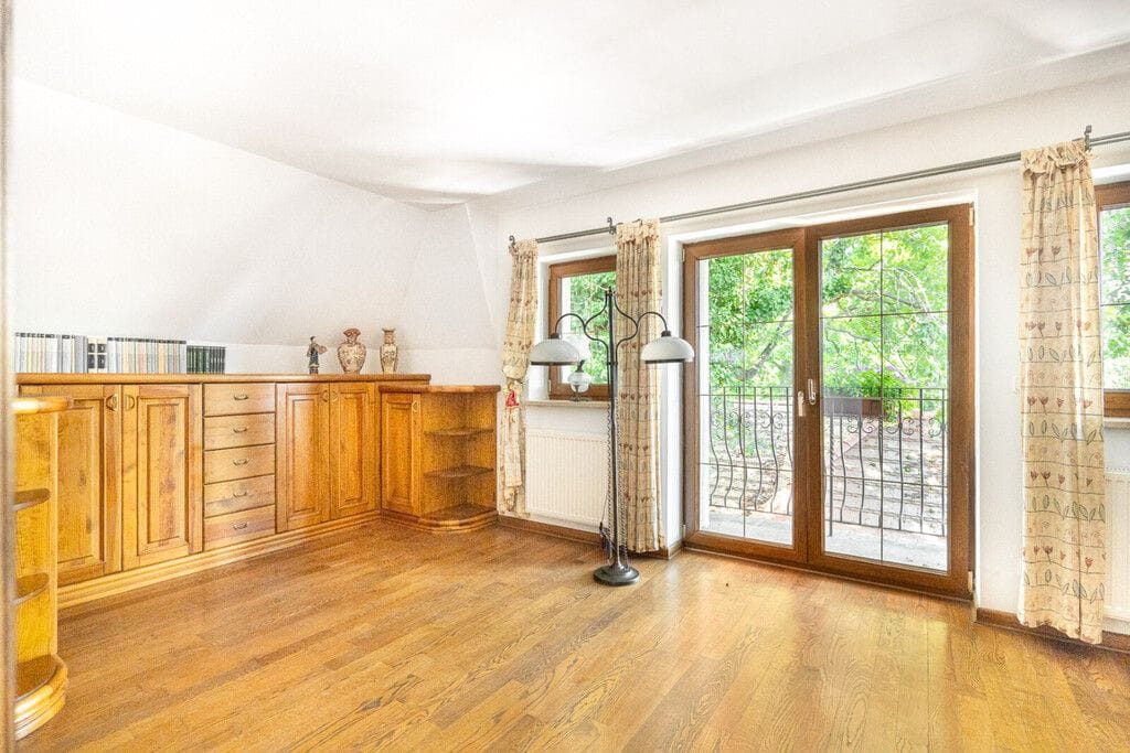 Dom 10 pokojowe na Sprzedaż