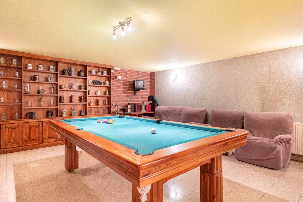 Dom 10 pokojowe na Sprzedaż