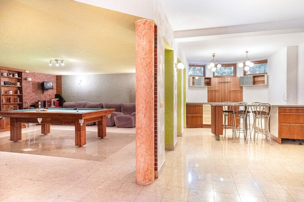 Dom 10 pokojowe na Sprzedaż