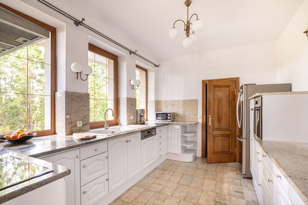 Dom 10 pokojowe na Sprzedaż