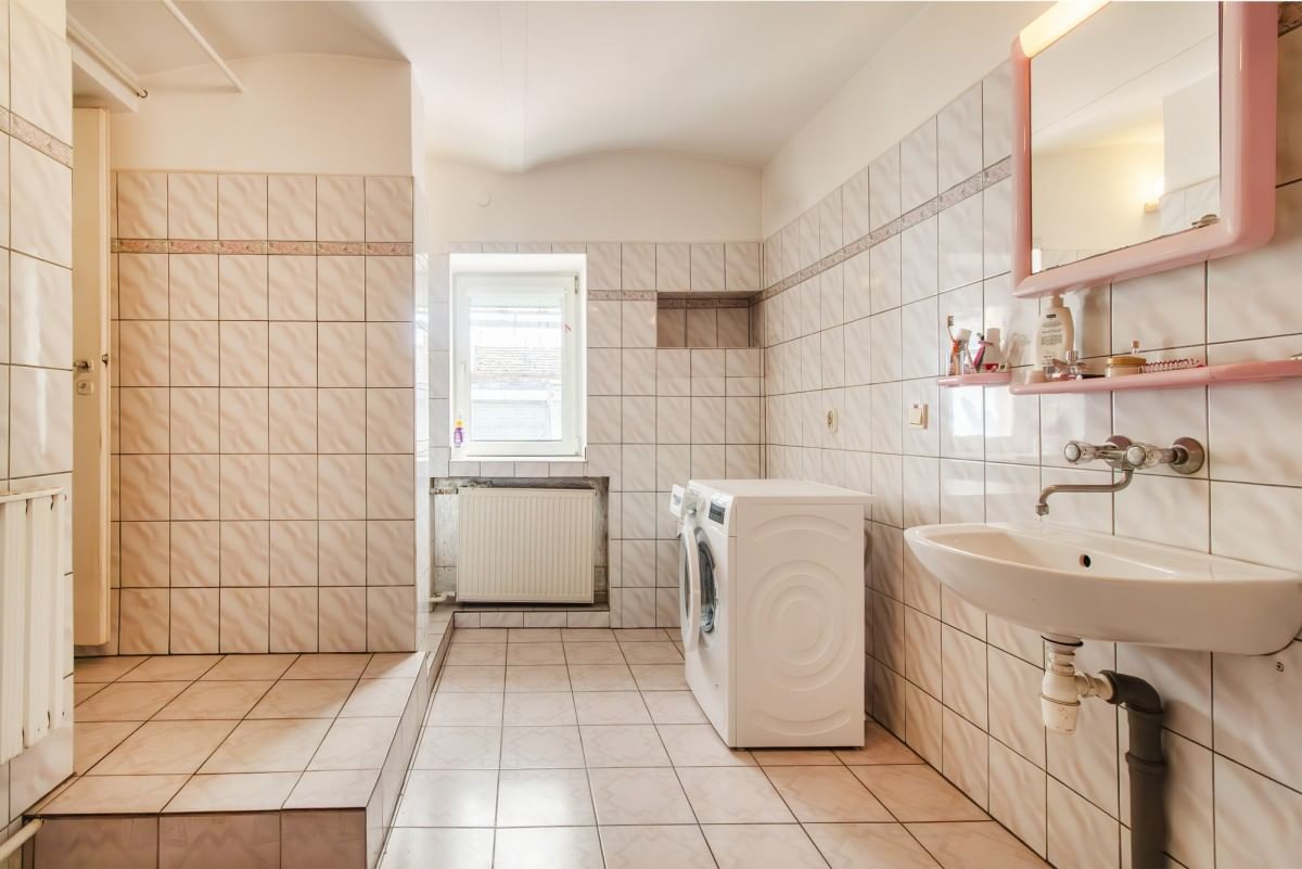 Dom 6 pokojowe na Sprzedaż