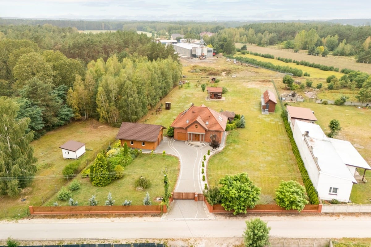 Dom 4 pokojowe na Sprzedaż