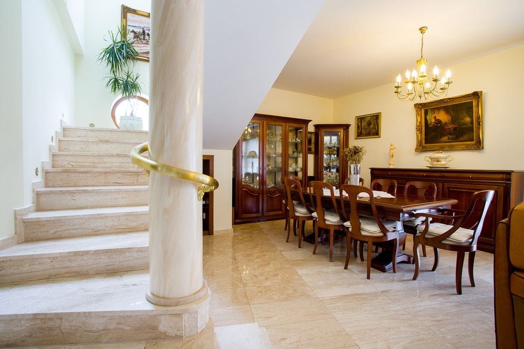 Dom 7 pokojowe na Sprzedaż