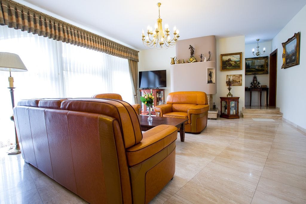 Dom 7 pokojowe na Sprzedaż