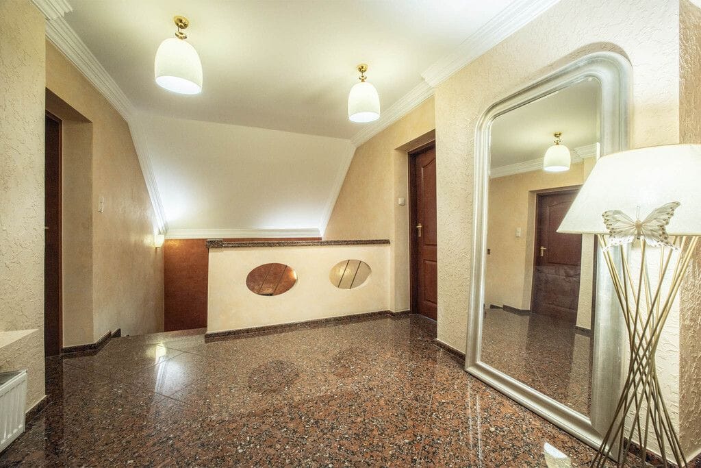 Dom 6 pokojowe na Sprzedaż