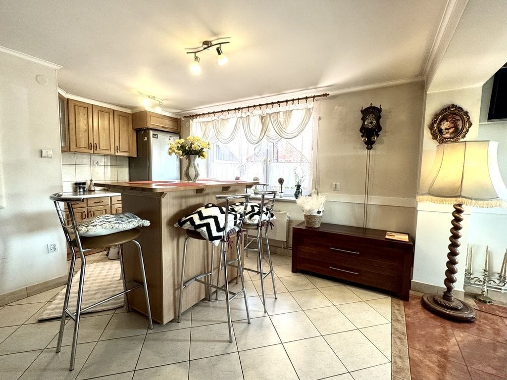 Dom 4 pokojowe na Sprzedaż