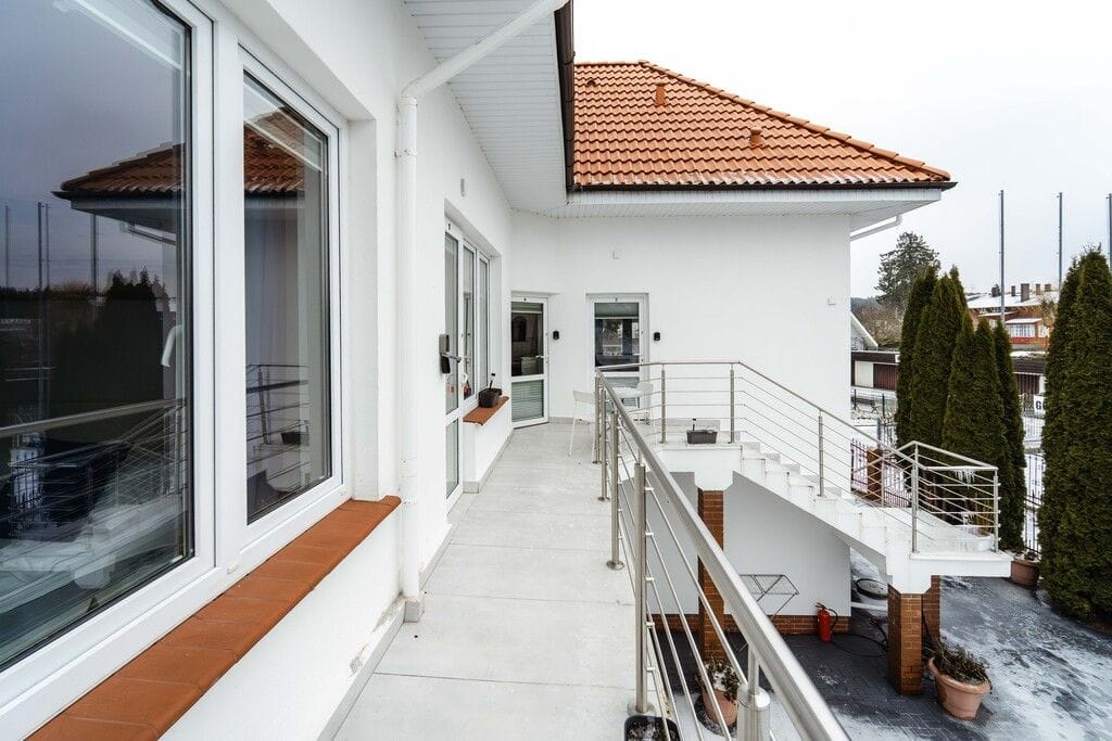 Dom 9 pokojowe na Sprzedaż