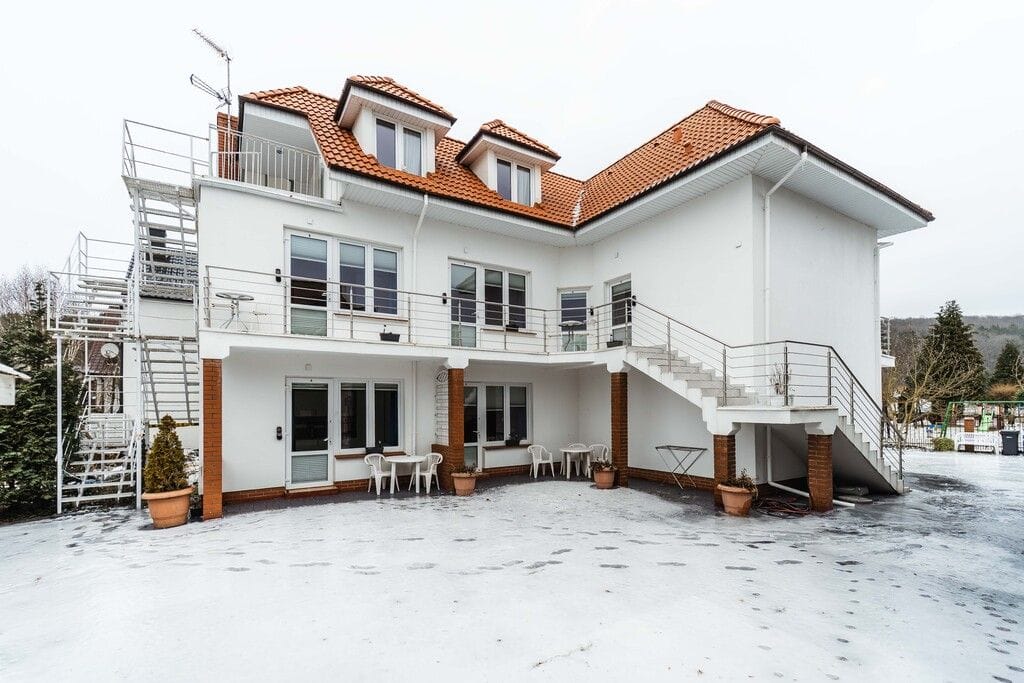 Dom 9 pokojowe na Sprzedaż