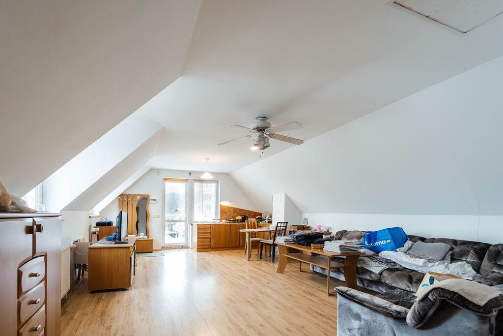 Dom 9 pokojowe na Sprzedaż